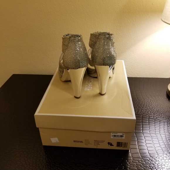 Michael Kors Shoes - Picture 4 of 6